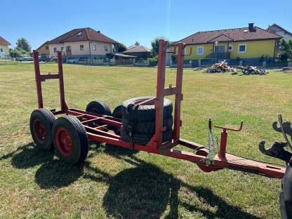 Bild 3:Anhänger für Holztransport