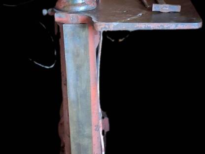 Bild 3:Große Ständerbohrmaschine