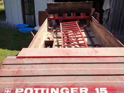 Bild 7:Pöttinger 15 Ladewagen/Miststreuer