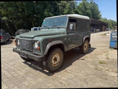 Bild 2:Land Rover Defender 2011