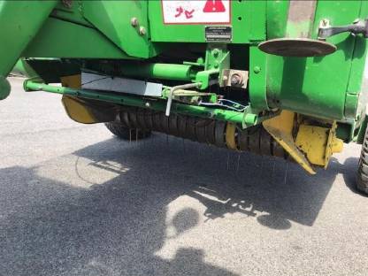 Bild 4:Rundballenpresse John Deere 550