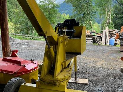 Bild 2:Mistbagger/Mistkran