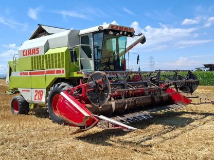 Bild 2:Claas Mega 218