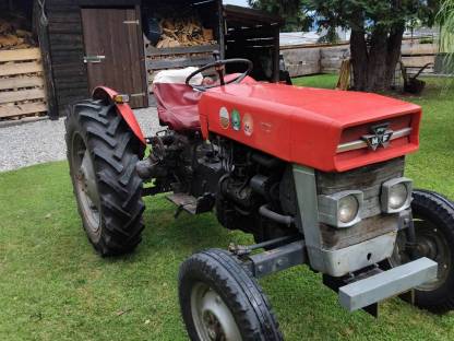 Bild 2:Oldtimer Massey Ferguson 130