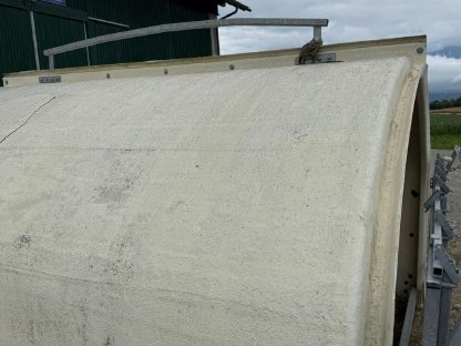 Bild 4:Kälberiglu mit anbaubarem Zaun