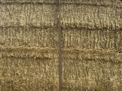 Bild 3:Stroh Ernte 2025 hallengelagert