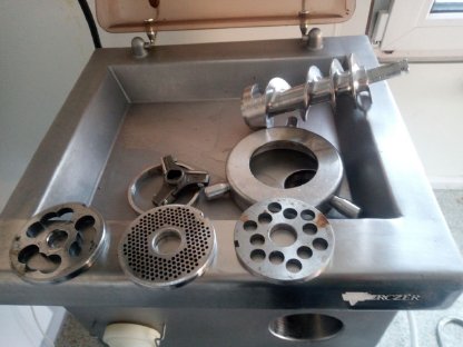 Bild 2:Fleischwolf mit Kühlung