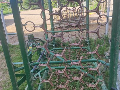 Bild 3:Wiesenegge Düvelsdorf – 6 m, 4-reihig, hydr. klappbar