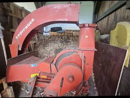 Bild 2:Holzhackmaschine Pöttinger