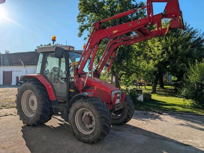 Massey Ferguson 6140 A mit Schräghaube