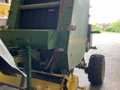 Rundballenpressen John Deere 590