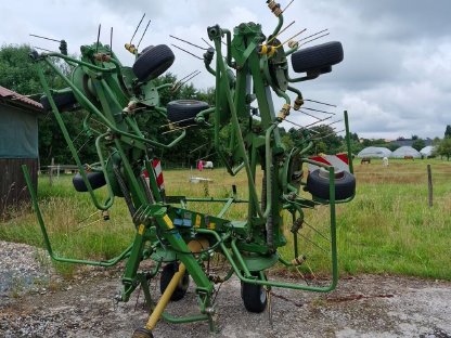 Bild 3:Heuwender Kreiselheuer KRONE KW 7.92