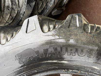 Bild 3:Traktorreifen Taurus 540/65 R38, 2,4 mm Profil