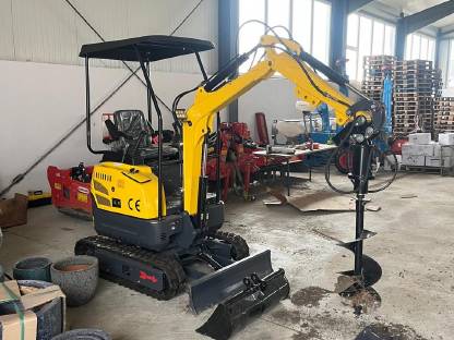 Bagger 1,5 t inkl. Böschungslöffel, Erdbohrer, usw., MY-15