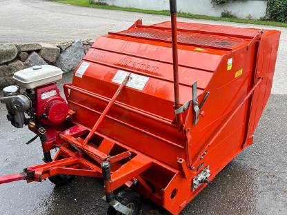 Bild 3:Rasenkehrmaschine von Wiedemann