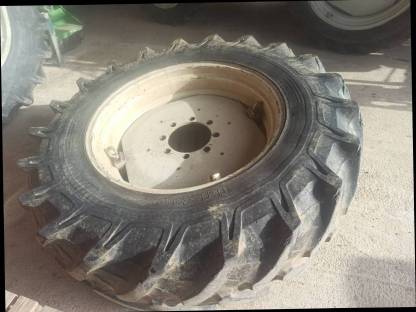 Bild 2:Kompletträder Steyr 8080