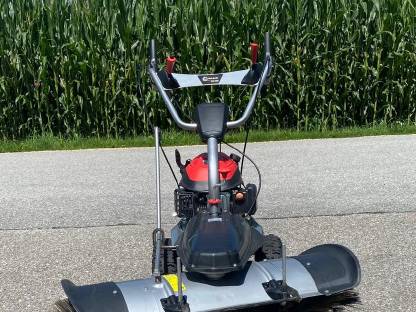 Bild 4:Kehrmaschiene Lumag