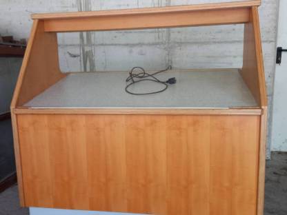 Bild 6:Verkaufsvitrine Vitrine Brot Gemüse