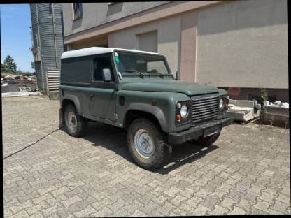 Land Rover Defender 2011