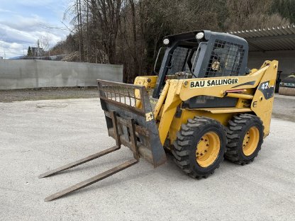 Bild 2:Kompaktlader GEHL SL 4240 Baumaschine