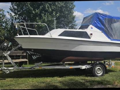 Bild 5:Boot Elektro-Benzin Außenborder