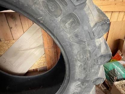 Bild 3:Pirelli 650/65R42 Reifen