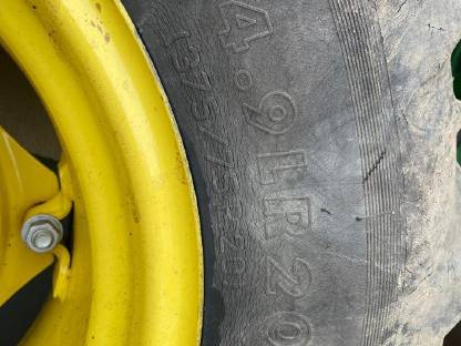 Bild 3:Zwei Kompletträder für John Deere