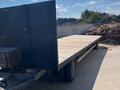 Bild 3:Tieflader Ballenwagen