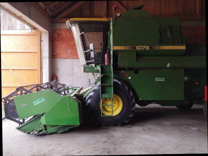 Bild 2:John Deere 1075 Mähdrescher