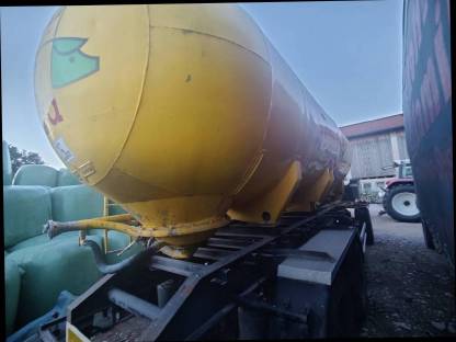 Bild 5:3-Achs Anhänger, Kässbohrer, Silowagen, 4 Kammern