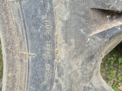 Bild 7:2 Stk. Traktorreifen 11.2/10-28