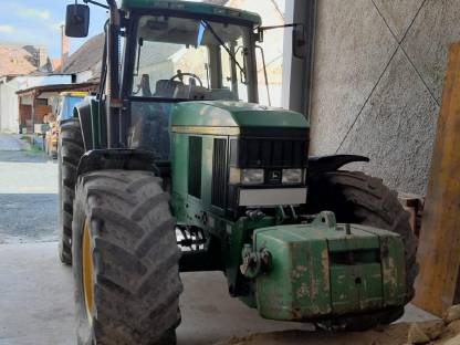 John Deere 6910