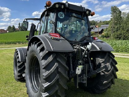Bild 9:Valtra N175D Neuschlepper