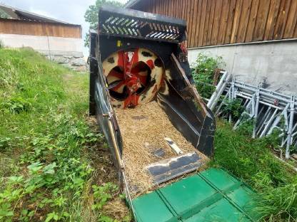 Bild 2:Einstreugerät