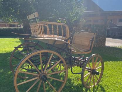 Bild 8:Restaurierte Holzkutsche