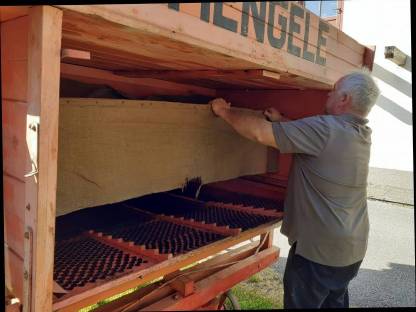 Bild 4:Alte Dreschmaschine