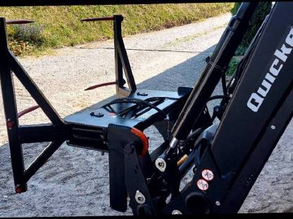 Bild 5:Rundballenzange