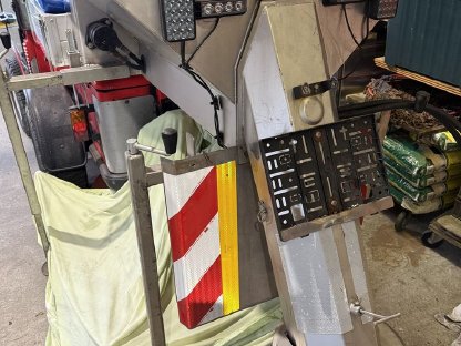 Bild 2:Hafog Multistreuer CARJK 170 Salz/Splittstreuer