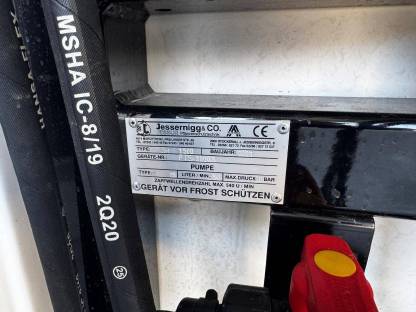 Bild 2:Jessernigg – Fronttank Dünger Spritze