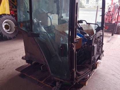 Bild 3:Kabinenteile John Deere 6030/7030