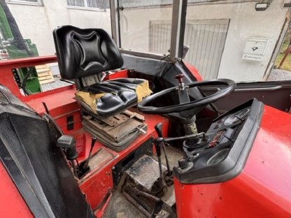 Bild 6:Massey Ferguson 273 mit Hauer Frontlader