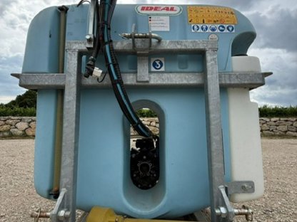 Bild 4:Stockaustriebsspritze inkl. Aufsattelspritze 300 l