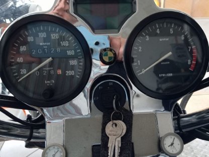 Bild 3:Zum Verkauf steht eine BMW R100r mit Beiwagen