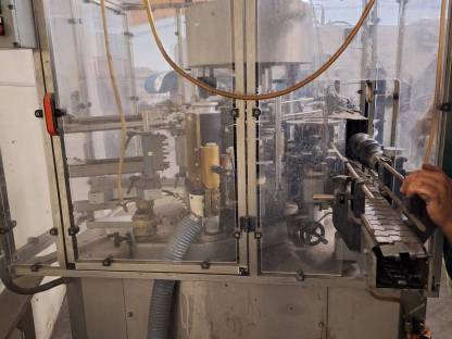 Bild 4:Leimetikettiermaschine