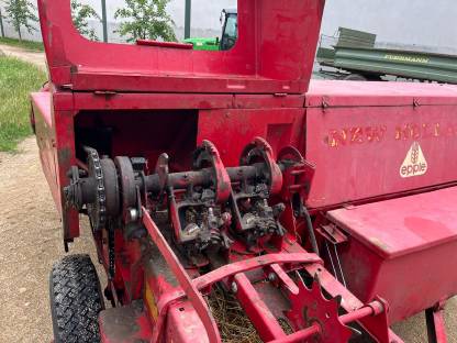 Bild 4:Strohpresse New Holland Hayliner 268