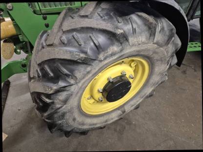 Bild 2:Traktorreifen 14.9LR20 oder 375/75R20