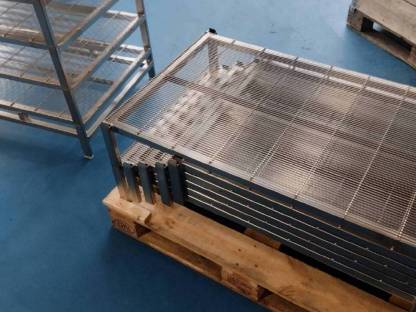 Bild 3:Edelstahl-Käsehorden fahrbar