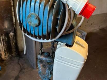 Bild 4:Demag Kettenzug mit Funk 2000 kg Hallenkran Werkstatt