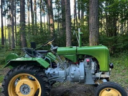 Steyr Traktor mit Seilwinde und Anhänger, Typ 80