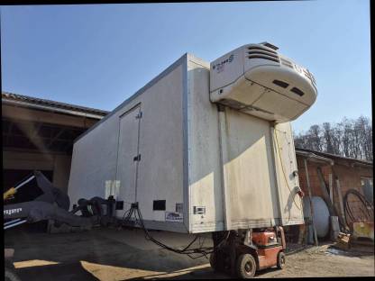 Bild 2:Kühlkoffer-Aufbau Lagercontainer